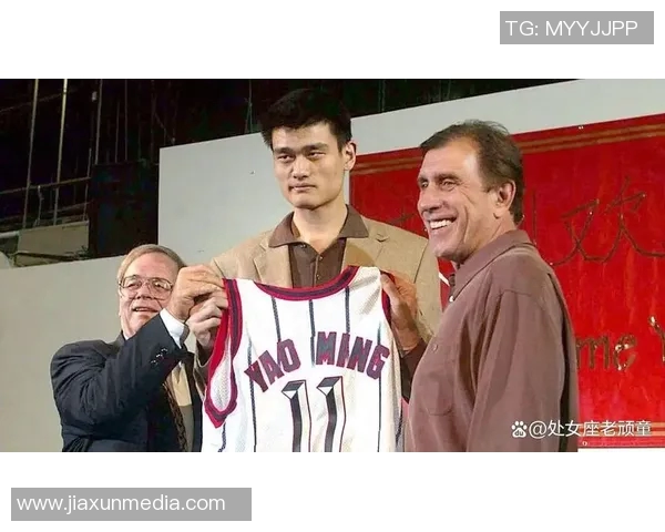 姚明舟骨裂缝的背后故事与篮球生涯的影响分析