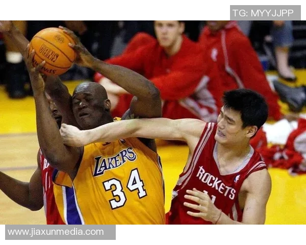 姚明篮球高峰之路：从中国巨人到NBA传奇的辉煌历程与影响