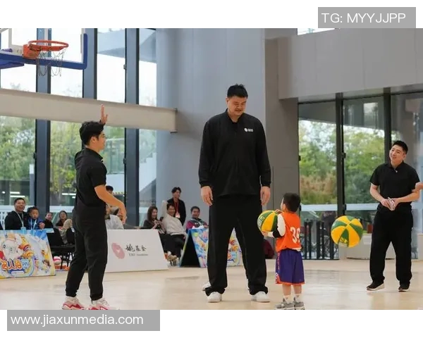 姚明后盾助力中国篮球崛起展现体育精神与团队合作的力量