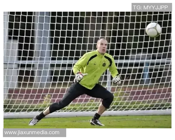 被腰斩的足球明星背后的故事与职业生涯的起伏与挑战 被腰斩的足球明星背后的故事与职业生涯的起伏与挑战