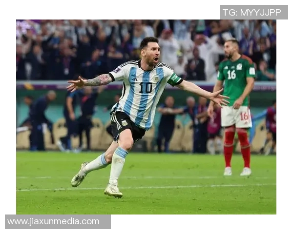 足球明星炫酷花式运球技巧视频大赏让你领略足球魅力与精彩瞬间 足球明星炫酷花式运球技巧视频大赏让你领略足球魅力与精彩瞬间