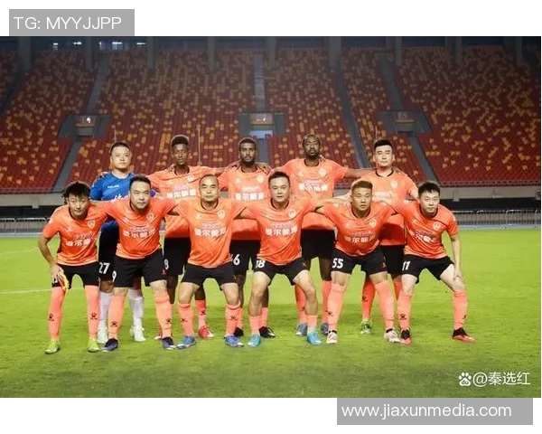 中韩足球明星赛在上海激情开赛球迷共庆友谊与竞技的盛宴