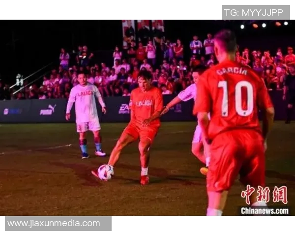 足球明星齐聚南京引发热潮球迷期待精彩对决与偶像近距离接触